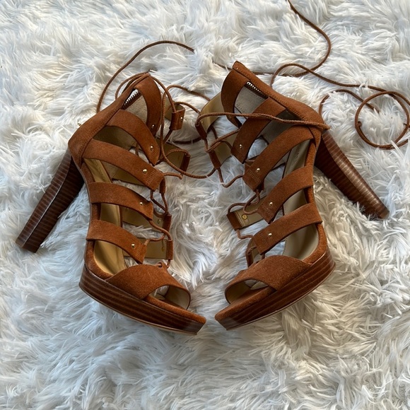 Michael Kors Sofia Platform Pump - Picture 1 of 8